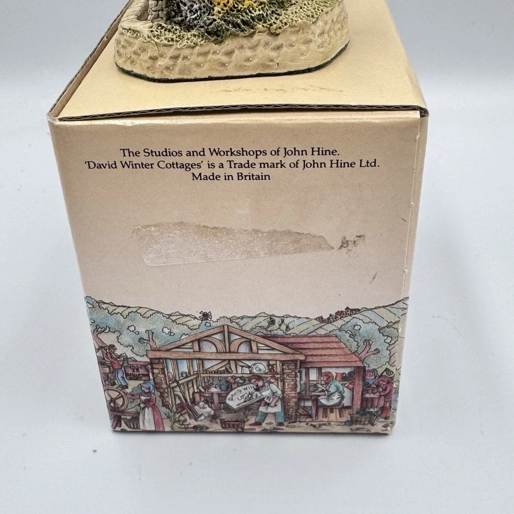 David Winter Cottages British Traditions Burns Reading Room January‎ Box & COA